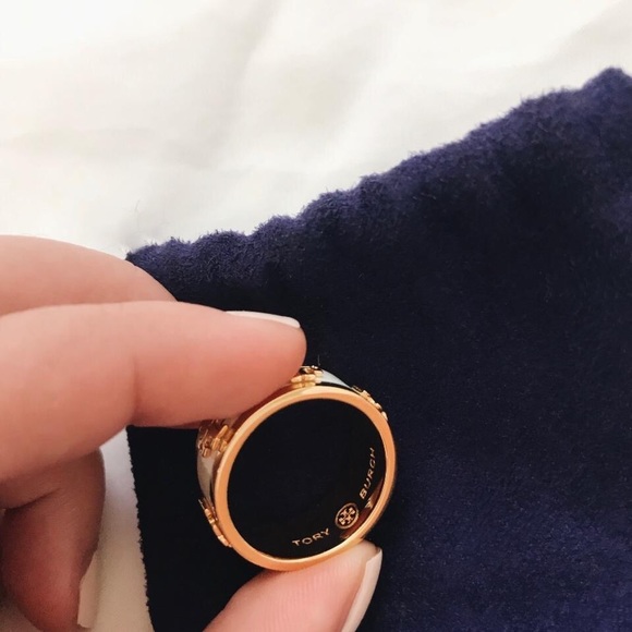 TORY BURCH • Enamel Raised Logo Band Ring - Picture 6 of 9